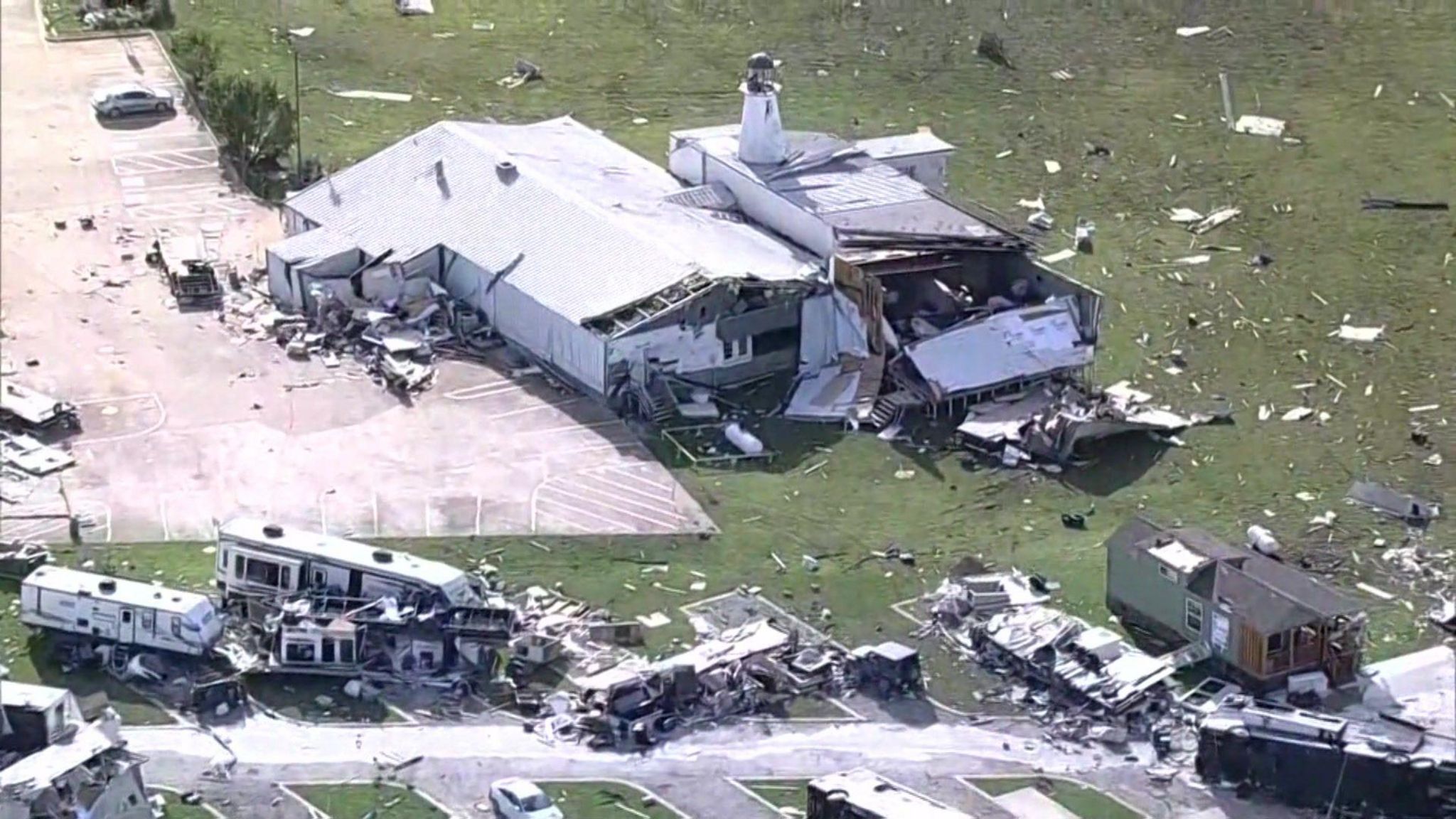 Breshër si topa tenisi, rëndohet bilanci i viktimave të tornadove në SHBA!