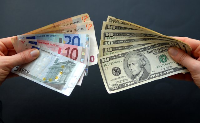 Euro vijon në rënie, ndërsa monedhat e tjera të huaja rriten lehtë, ja si paraqitet këmbimi valutor sot