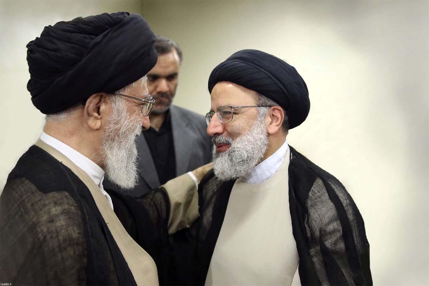 Iran, vdekja e Raisit mund të nxisë luftën për pushtet/Kush do të zëvendësojë Khamenein?