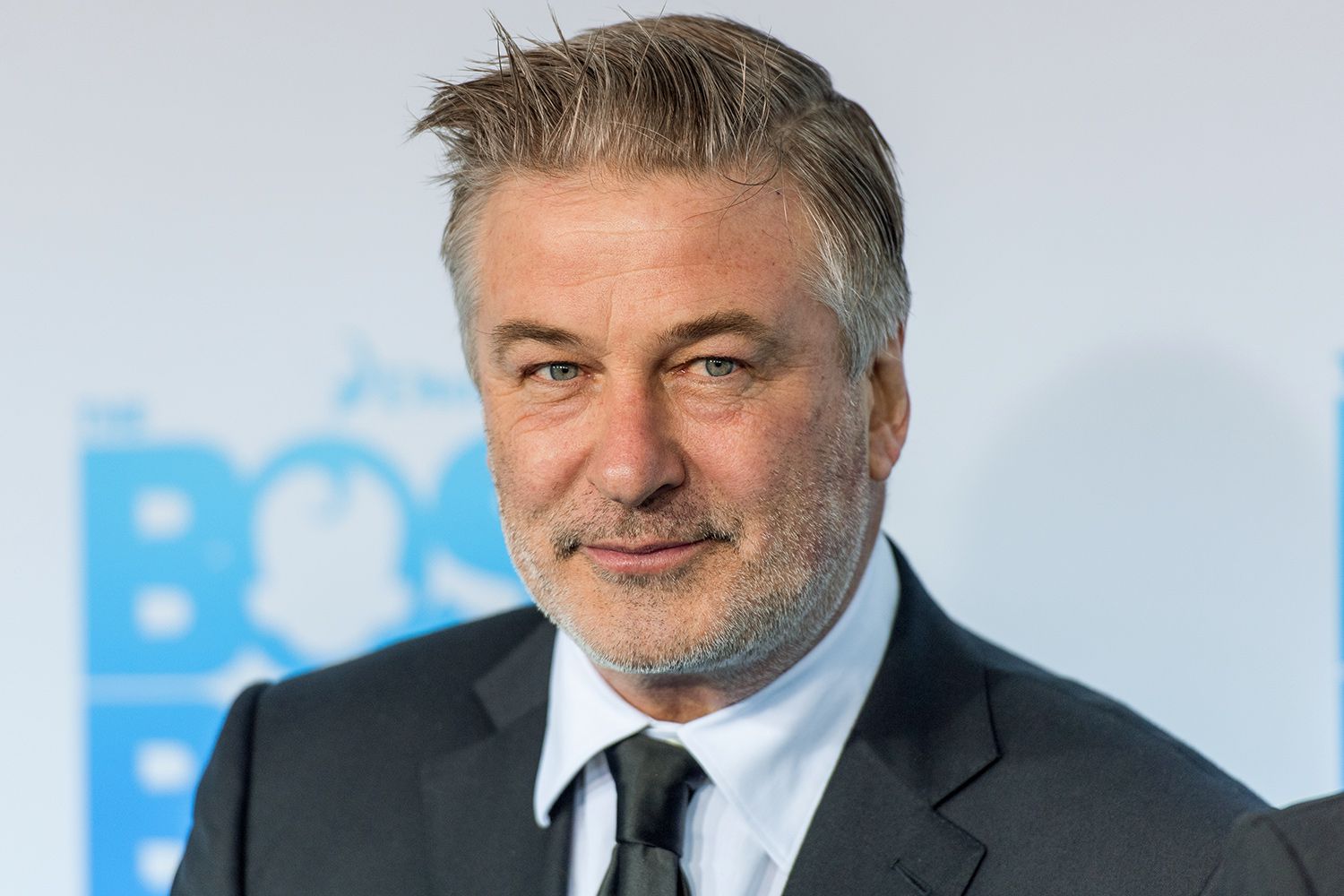 Procesi ndaj aktorit Alec Baldwin, gjykatësi refuzon të heqë dorë nga akuza për vrasje nga pakujdesia!