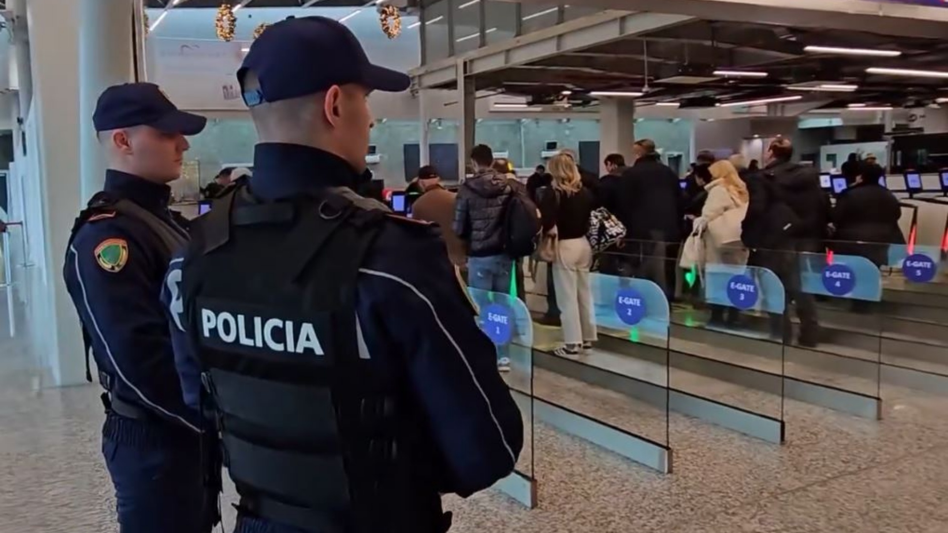 Vodhi orën me vlerë 20 mijë euro, arrestohet punonjësi i aeroportit në Rinas