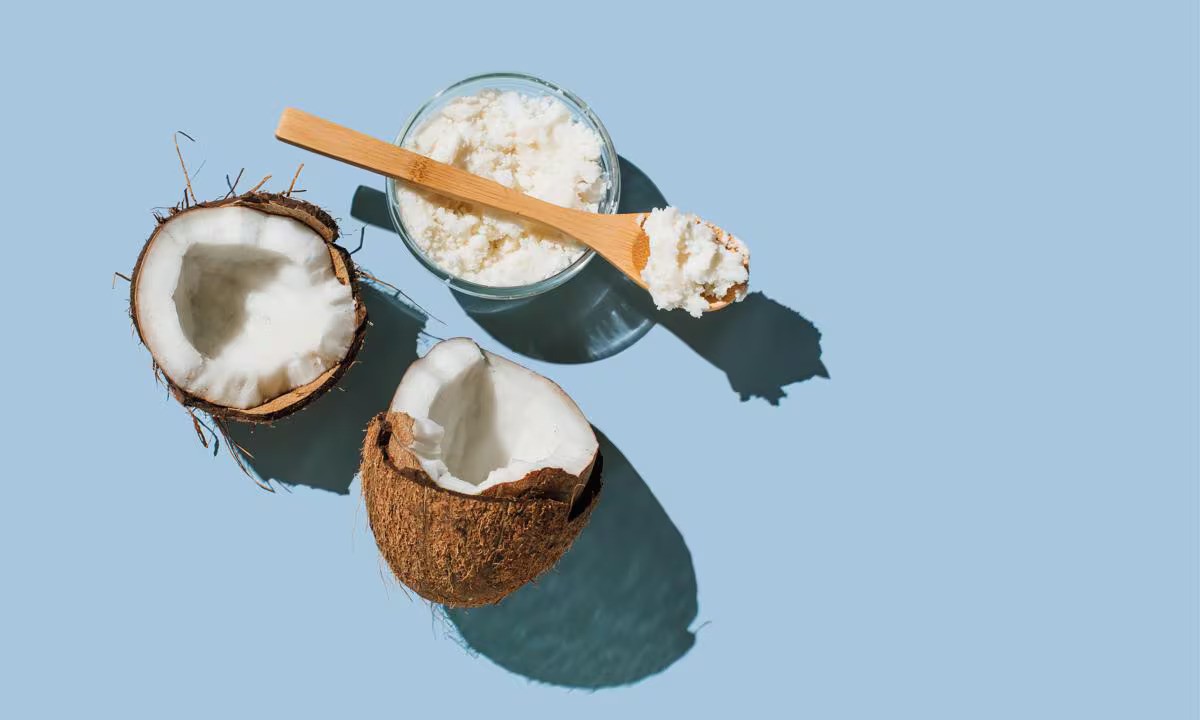A ka ndonjë përfitim vaji i kokosit në lëkurën tonë?