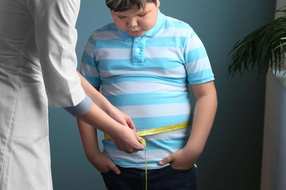 Alarmi për obezitetin, OBSH: Vuan 1 në 8 persona! Mjekët: Një sindromë e re po haset tek moshat e reja!