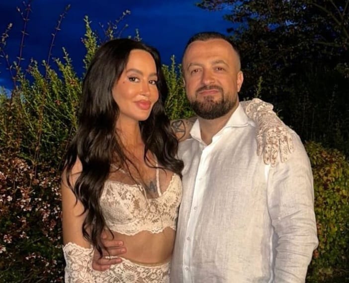 “Doli goca n’penxhere…”, Dafina Zeqiri publikon videon e Kreshnikut duke kënduar!