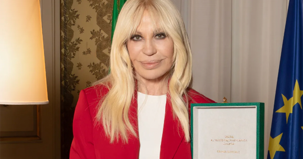 Donatella Versace nderohet me çmimin e rëndësishëm për kontributin e saj në modën dhe kulturën italiane!