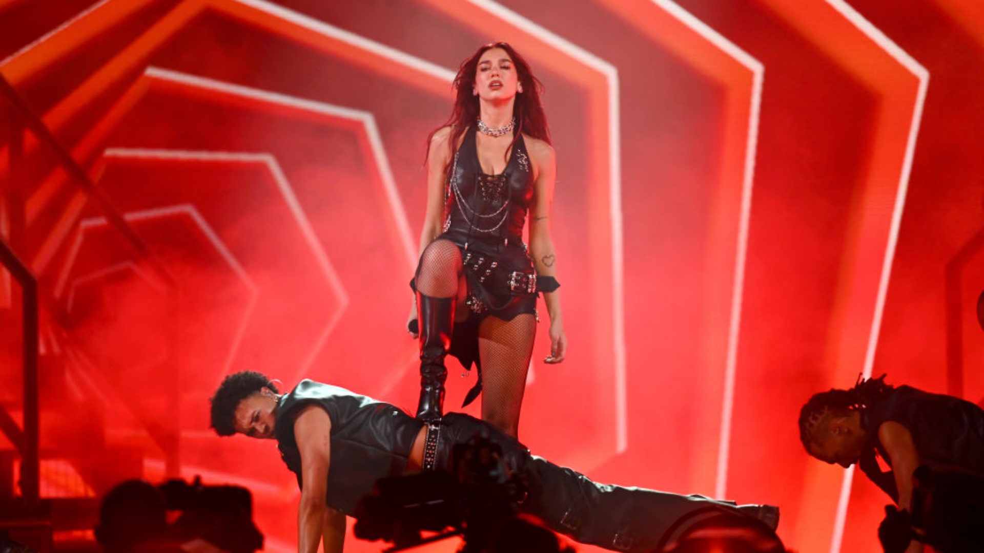 Dua Lipa, artistja e rekordeve/Shkruan histori në Glastonbury!