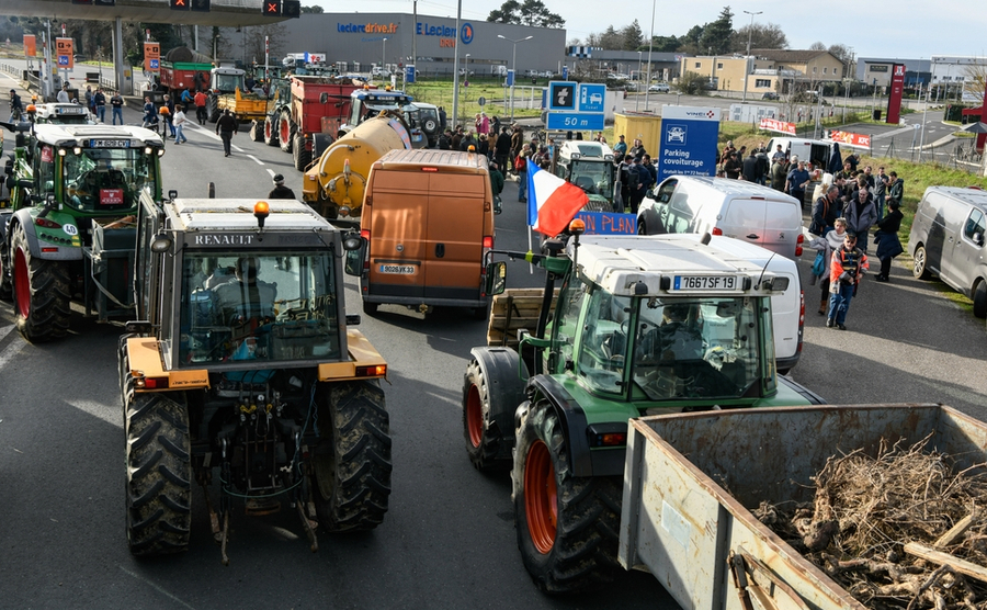 Fermerë protestues francezë e spanjollë bllokojnë kufirin mes shteteve para zgjedhje evropiane!