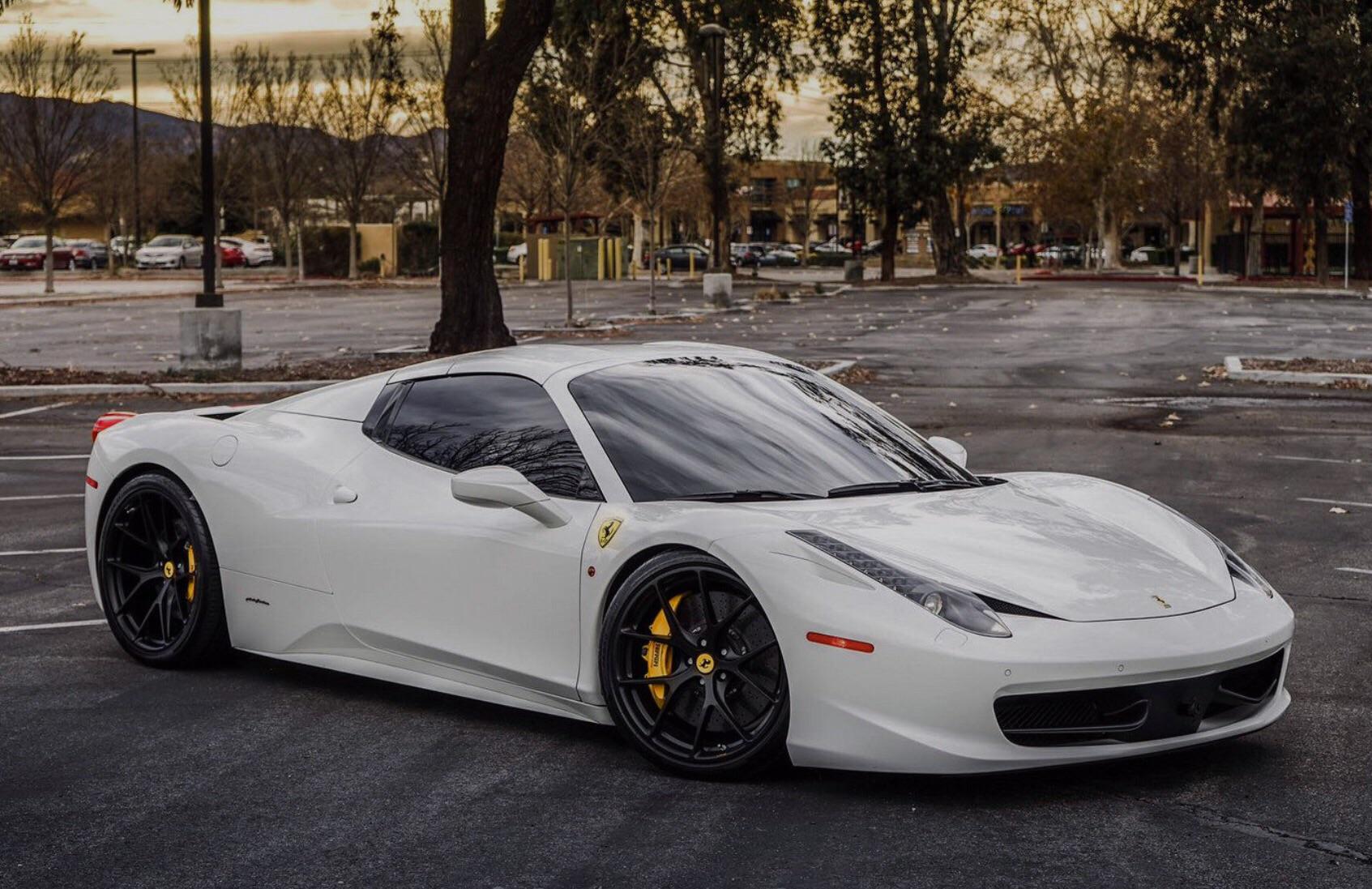Ferrari, toka e apartamente, pamjet e pasurisë 1.8 milion euro të një 36-vjeçari!