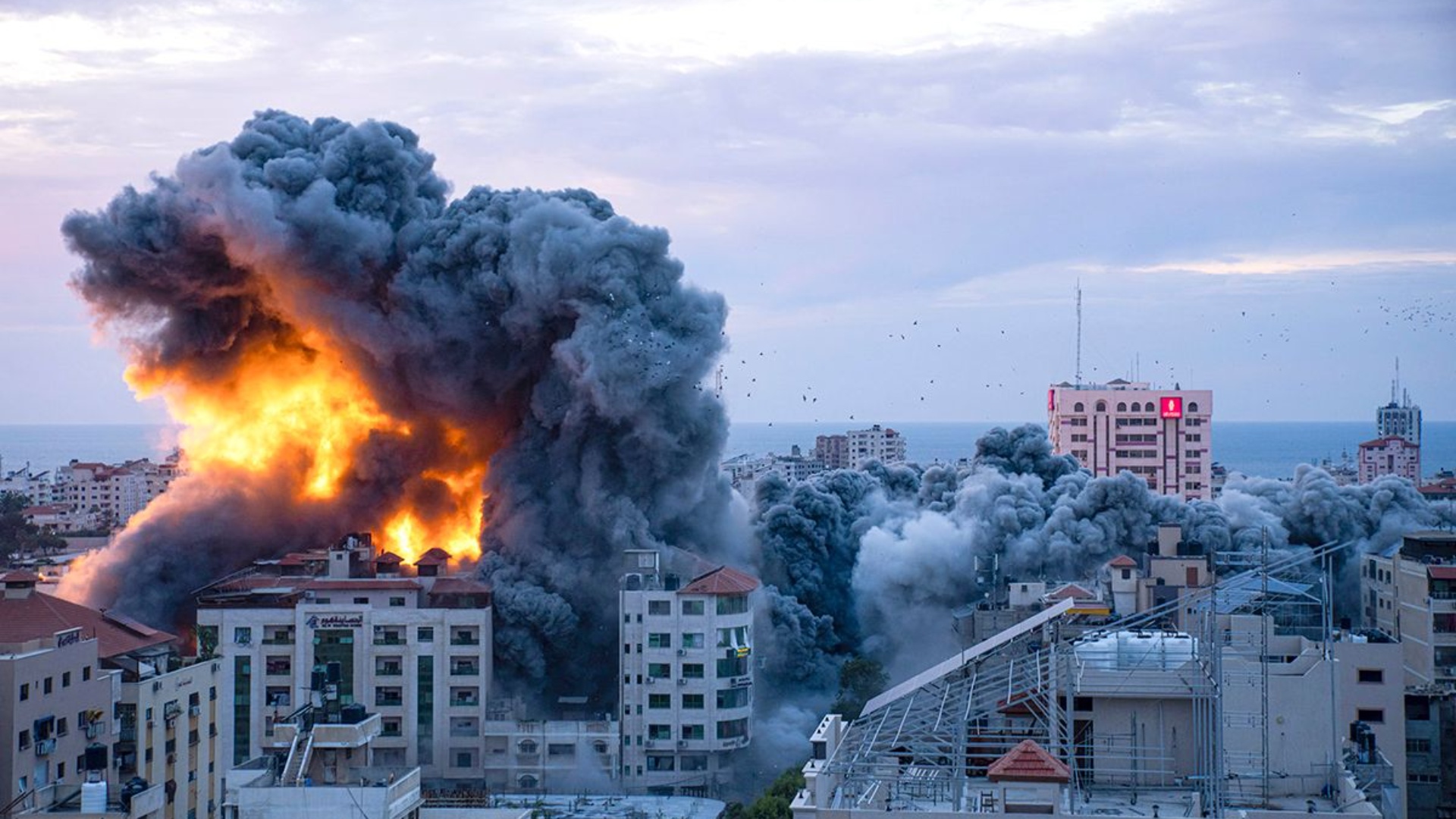 Izraeli bombardon Gazën, 30 të vdekur!