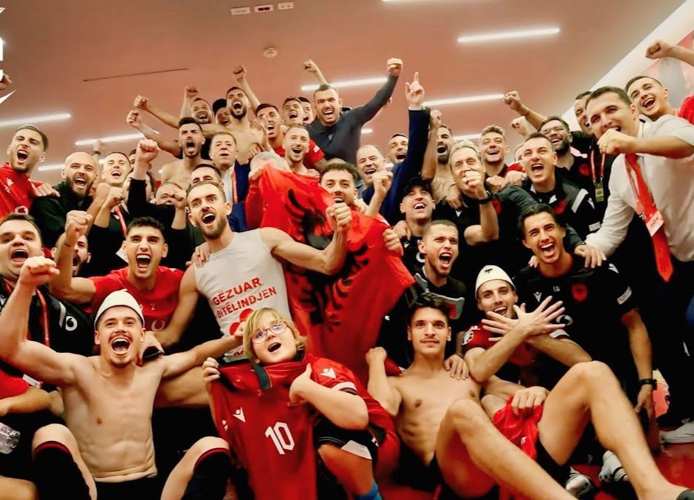 Ja reagimet e futbollistëve të Kombëtares shqiptare pasi dëgjuan këngën “Albania”!