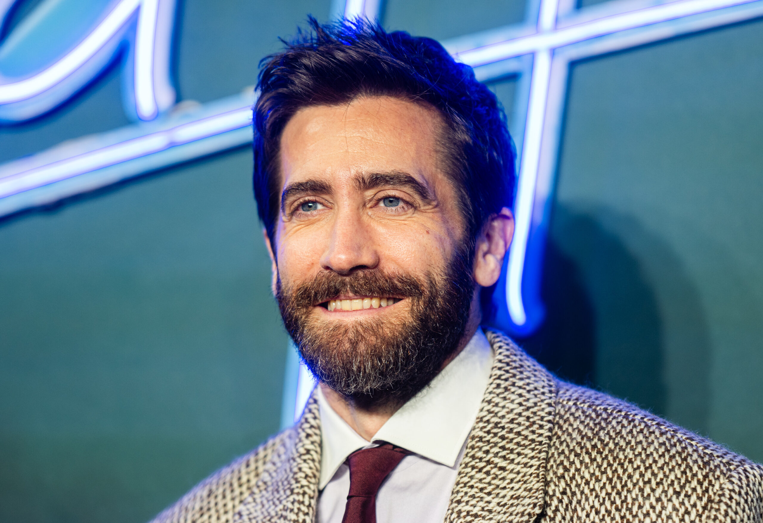 Jake Gyllenhaal pohon se problemet me shikimin e kanë ndihmuar me aktrimin!