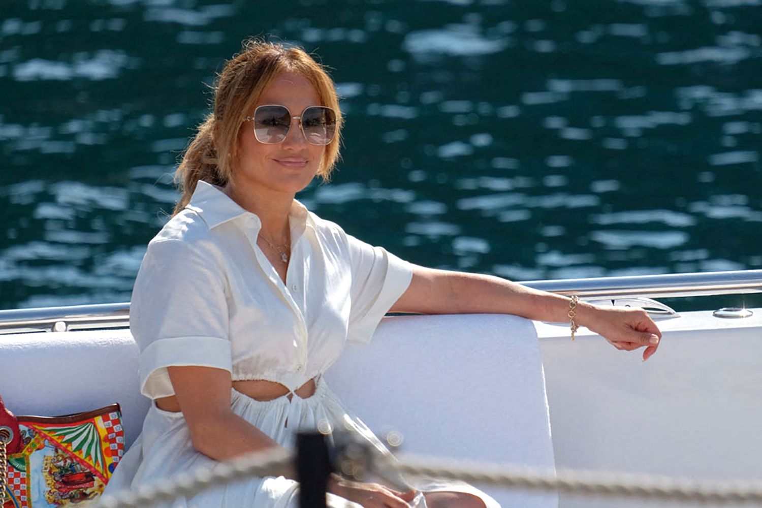 Jennifer Lopez si të gjithë ne, ylli i muzikës pop shihet duke udhëtuar në një linjë ekonomike fluturimi!