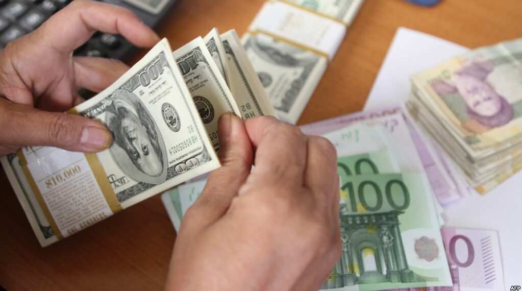 Këmbimi valutor për ditën e sotme, ja me sa shitet e blihet euro dhe dollari