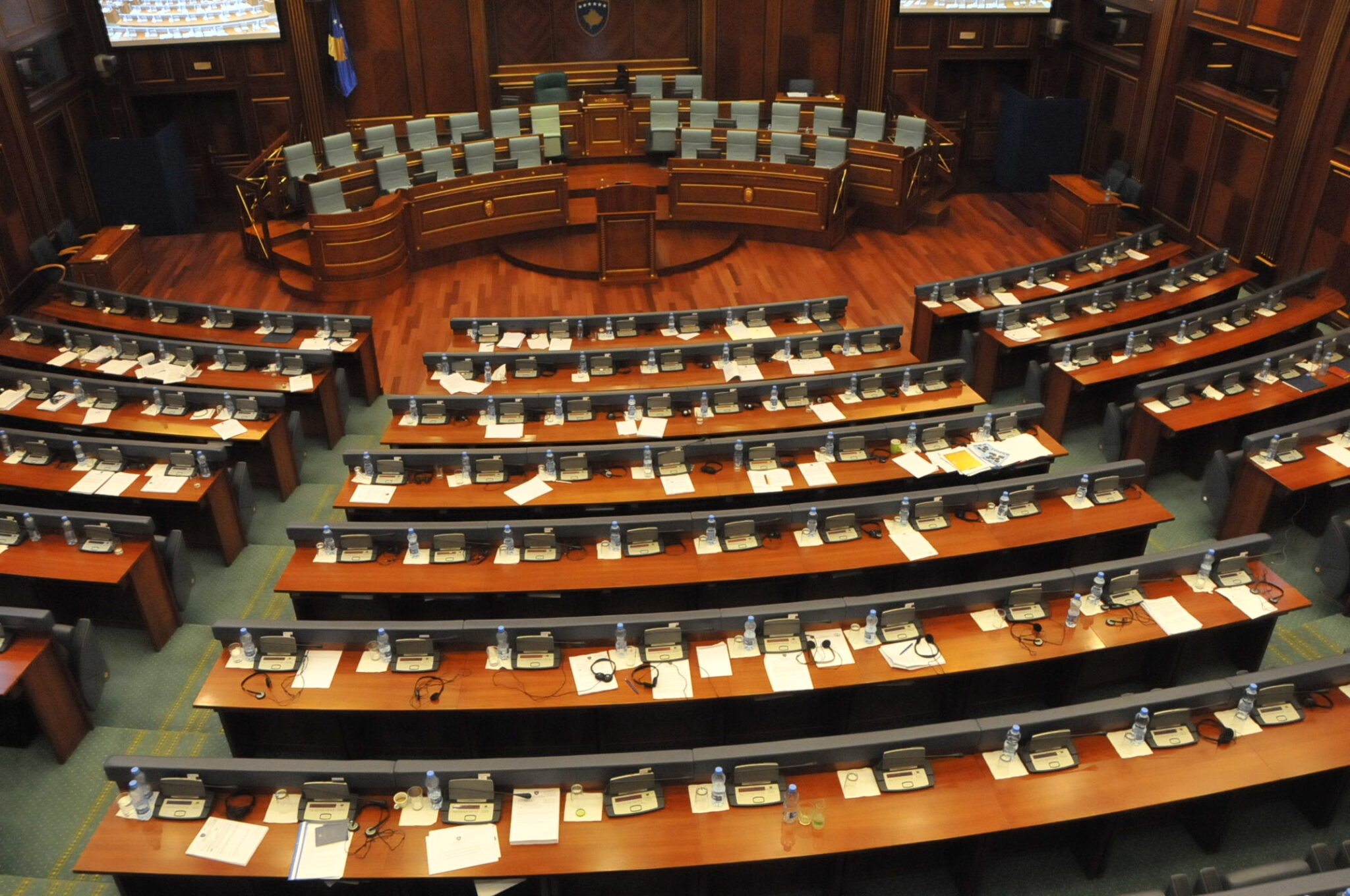 Kosova shënon 25-vjetorin e Çlirimit/Kuvendi seancë solemne!