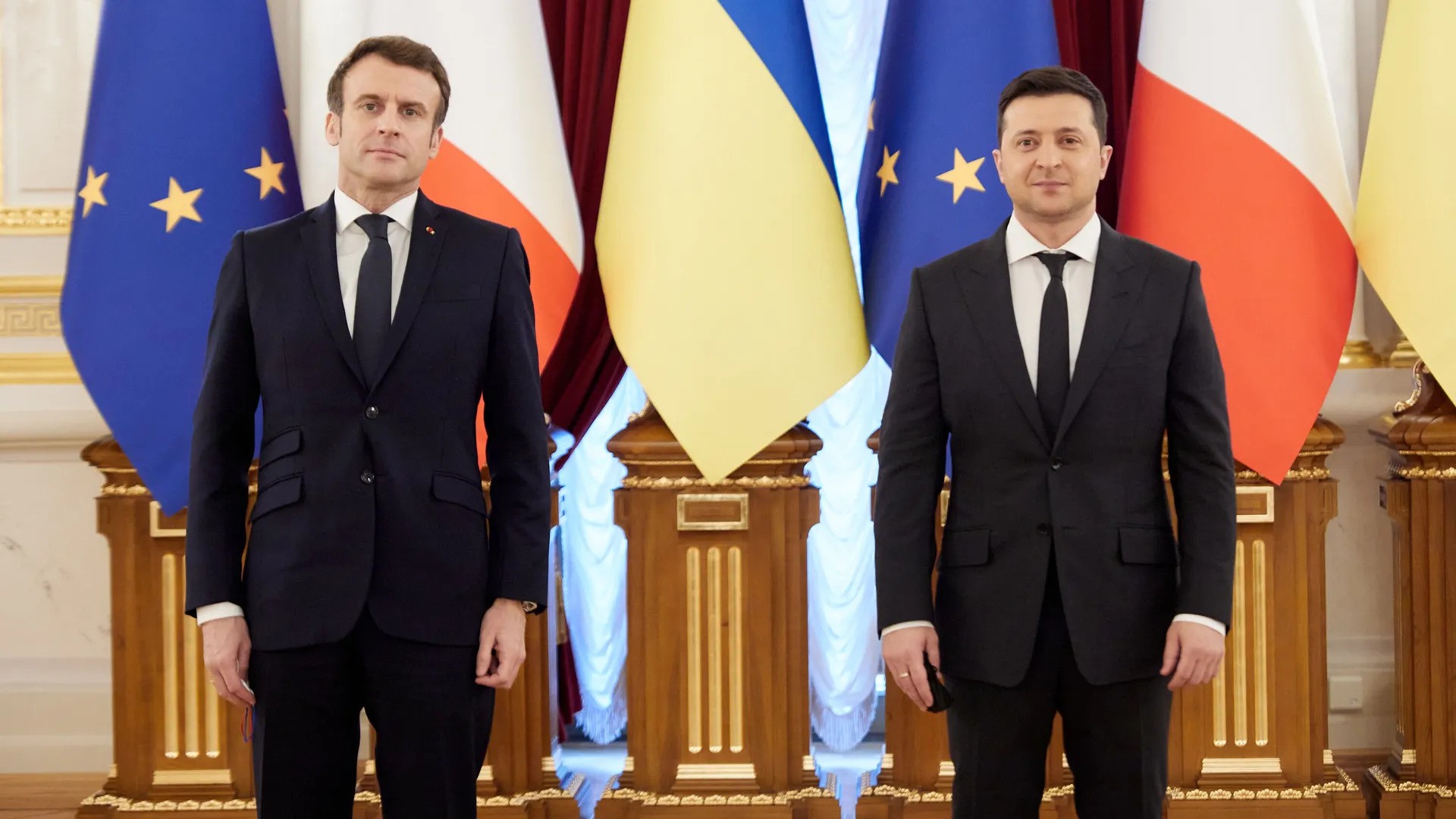 Paris, Macron mirëpret Zelensky-n në Pallatin Élysée!