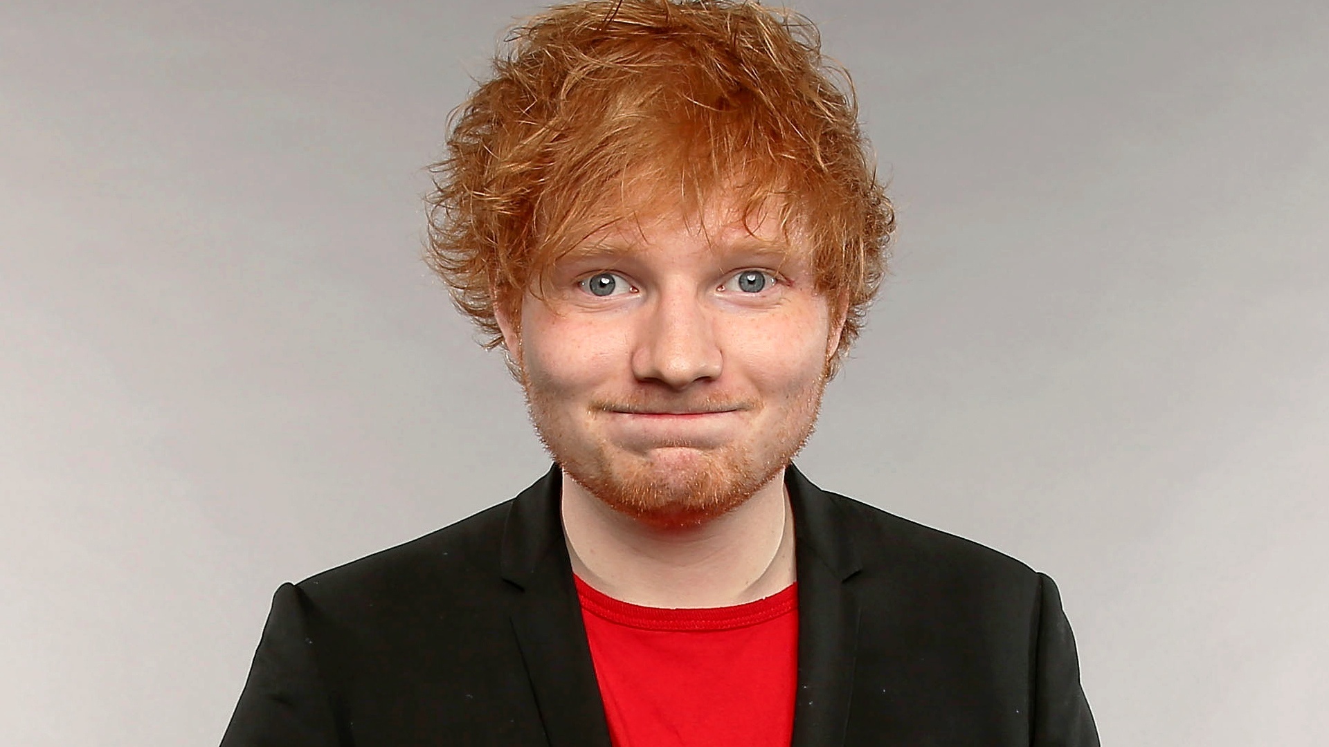 Për herë të shtatë, Ed Sheeran shpallet artisti më i dëgjuar në Mbretërinë e Bashkuar!