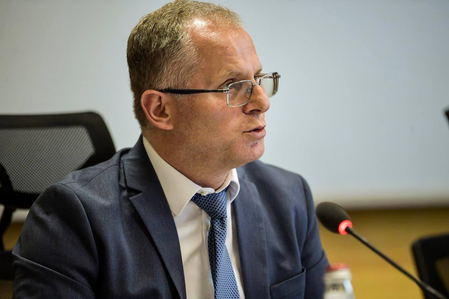 Prishtina: Raporti i Borrellit pritet të rekomandojë heqjen e masave për Kosovën!