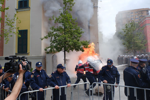 Protesta e opozitës para Bashkisë së Tiranës, Policia e Shtetit publikon planin e masave!