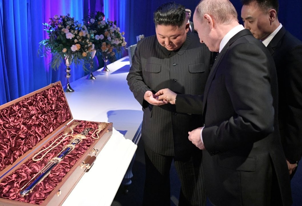 Putin dhe Kim më të afërt se kurrë, ja çfarë dhuratash luksoze shkëmbyen liderët!