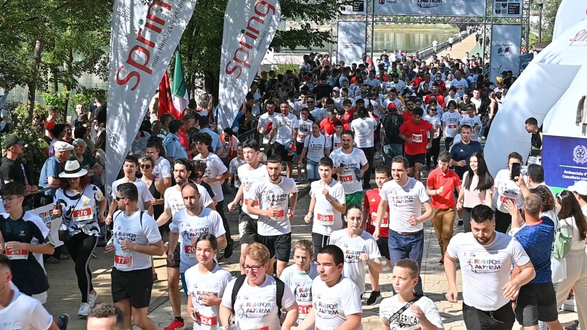 “Run for autism”/ Gara e vrapimit e organizuar në parkun e liqenit artificial të Tiranës