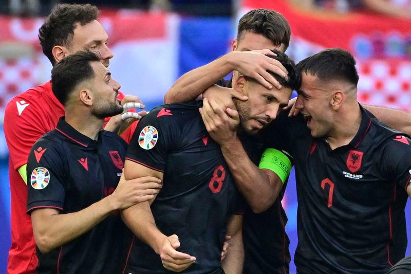 Situata në Grupin B, UEFA shpjegon: Ja si kualifikohet Shqipëria për në fazën tjetër!