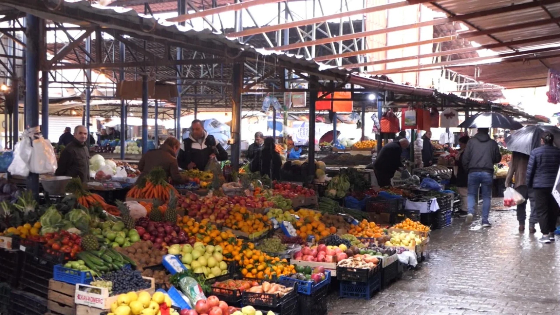 Autoriteti i Konkurrencës vendos nën hetim tregjet e fruta perimeve në Tiranë dhe disa qarqe të tjera!