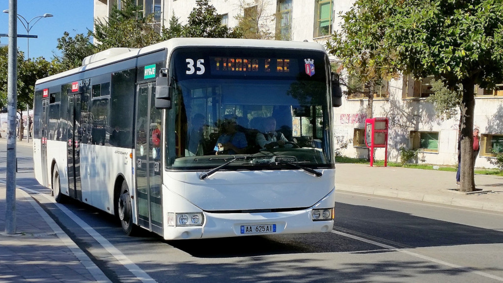 Bashkia e Tiranës jep lajmin e mirë për studentët: Abone falas edhe për vitin e ri akademik!