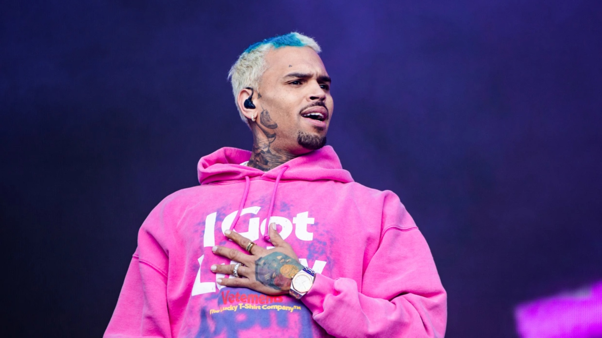 Chris Brown kthehet në telashe ligjore, duke u përballur me 50 milionë dollarë gjobë!