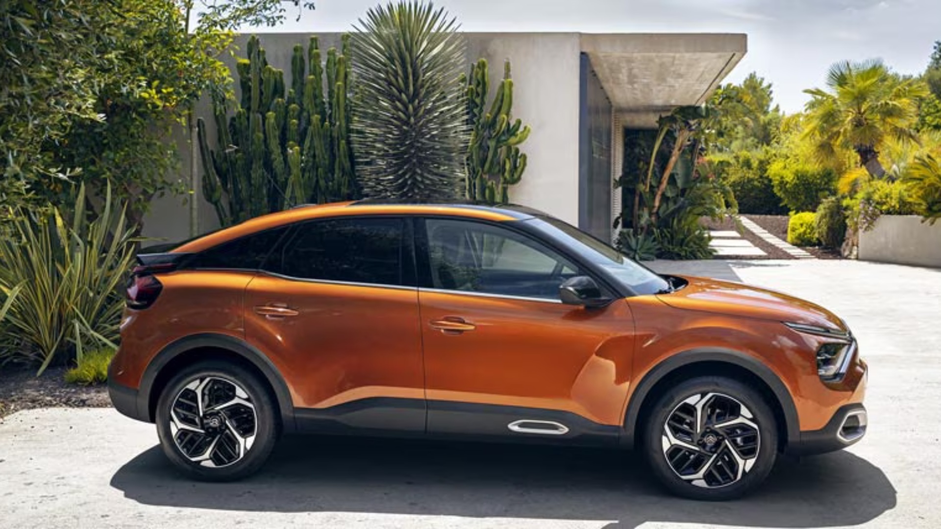 CITROËN C4/Citroën rishpik Hatchbackun Compact me 3 energji: 100% electric, naftë ose benzinë!