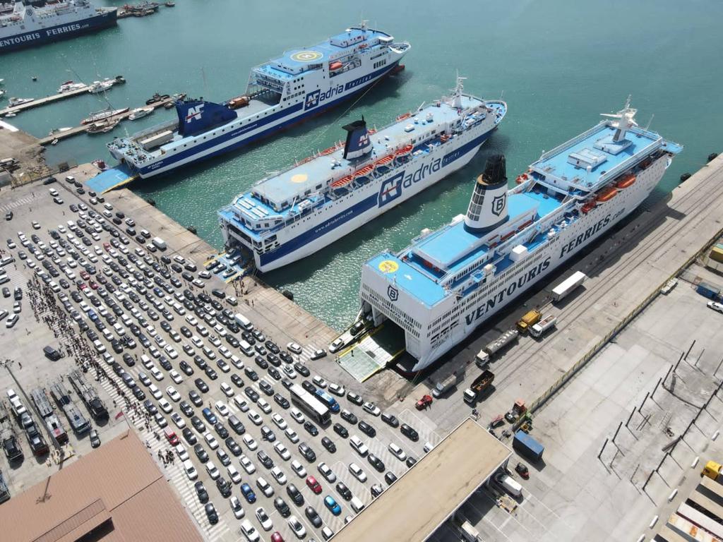 Fluks edhe në port, 15 mijë persona hynë në vend vetëm gjatë javës në Durrës!