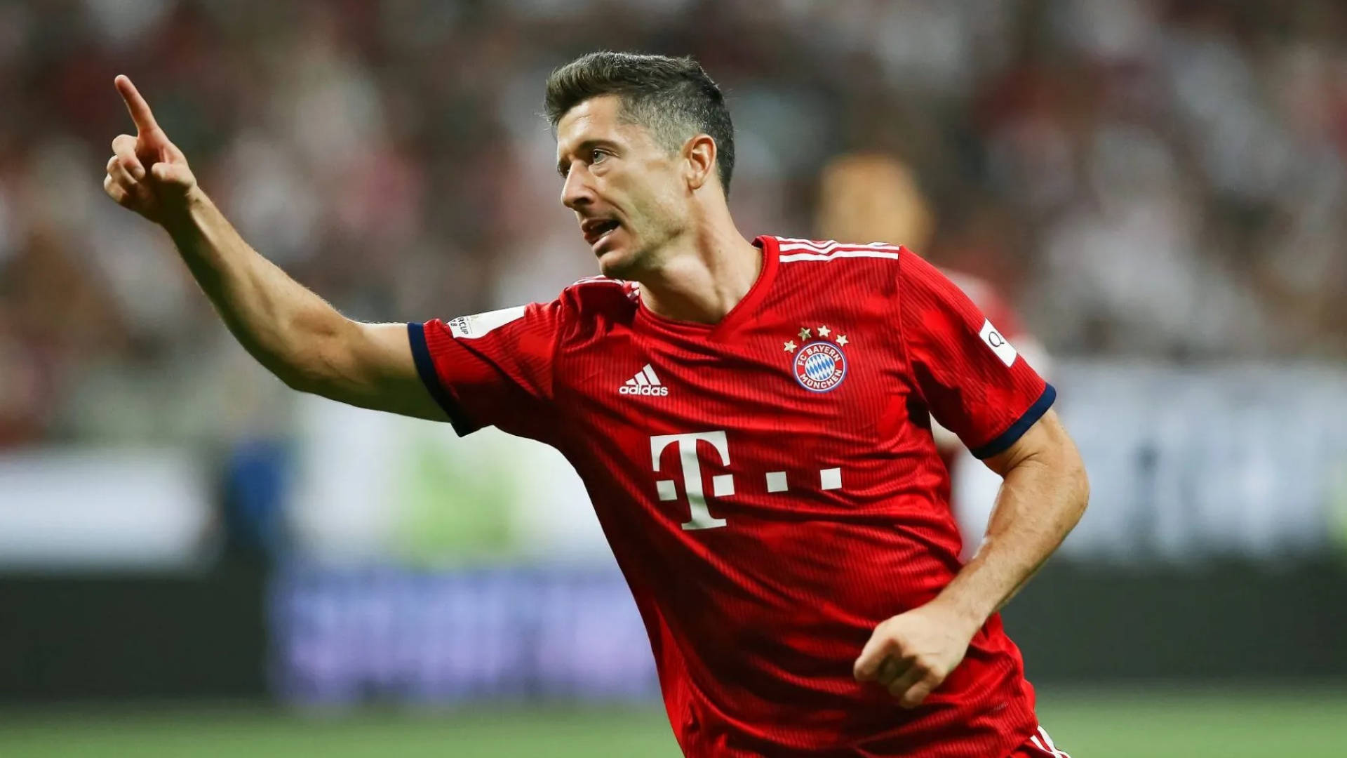 Futbollisti i njohur Robert Lewandowski akuzohet për mashtrim me dy diploma, ja si qëndron e vërteta!