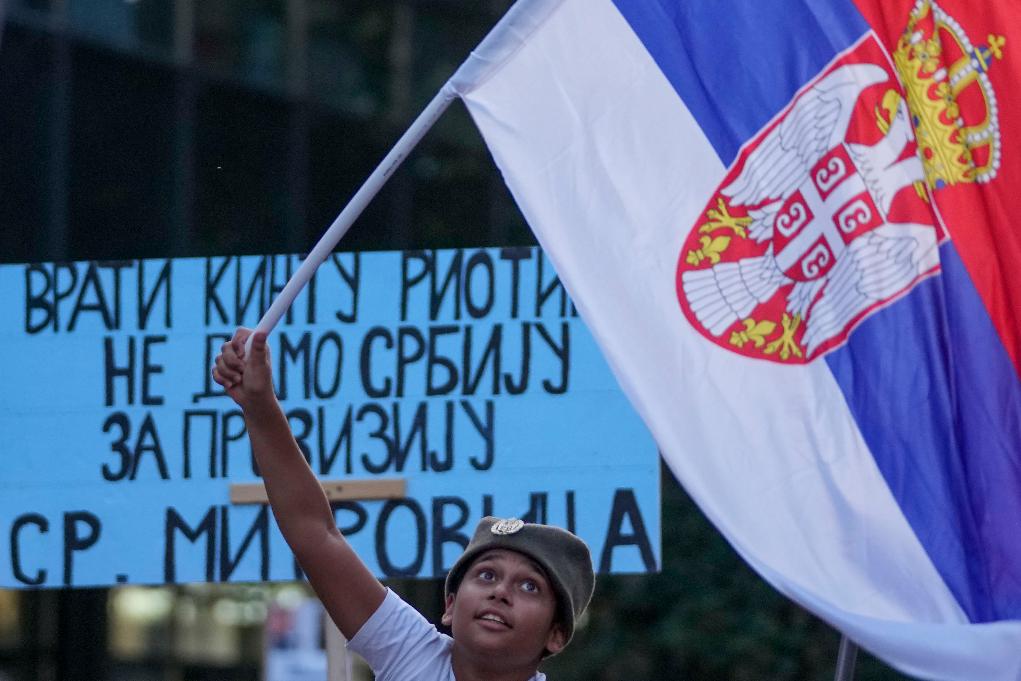 Mijëra protestojnë në Serbi kundër marrëveshjes së minierës së litiumit me BE!