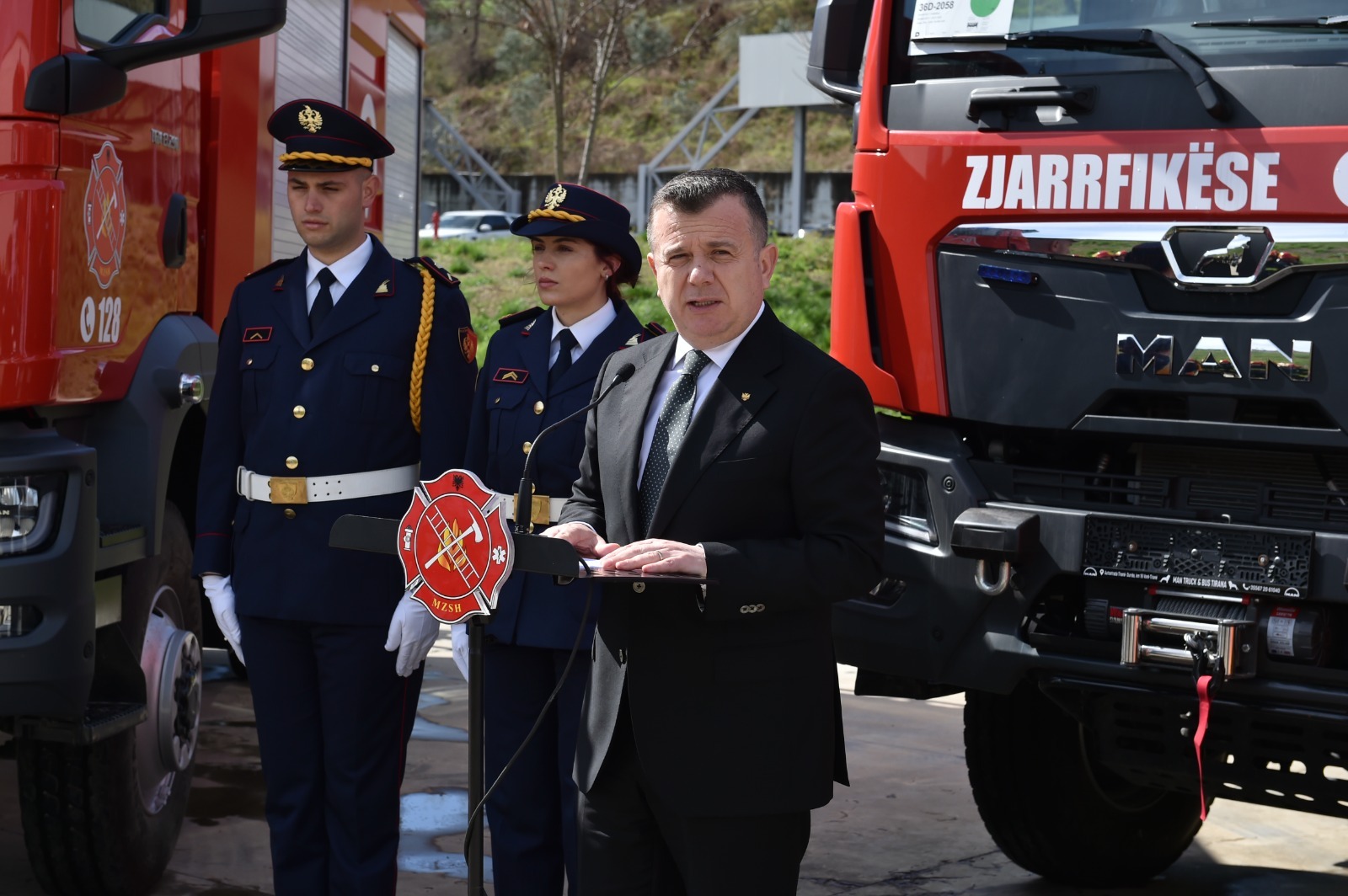 Ministri Balla për zjarrvënien: Krim i rëndë, dënohet deri në 15 vjet burg!