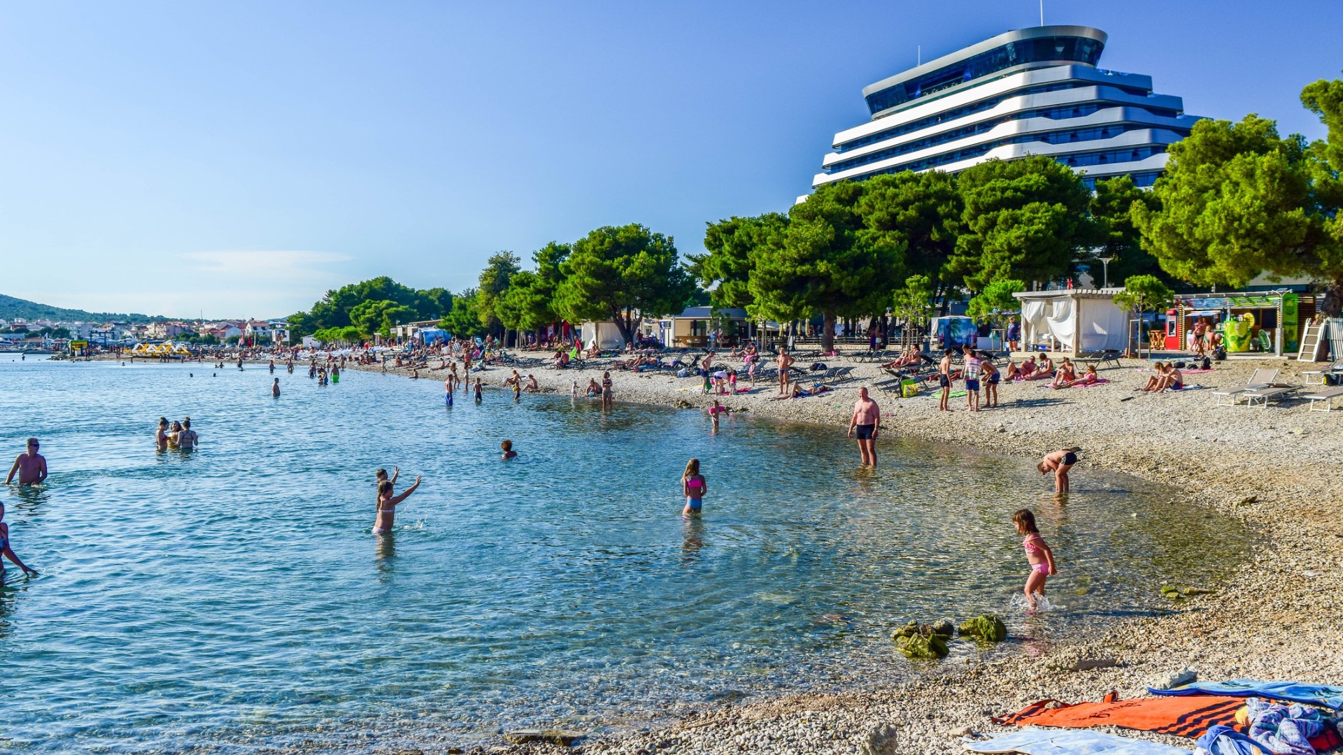 Në një plazh në Kroaci, turistët detyrohen të paguajnë taksë edhe për peshqirët e tyre!