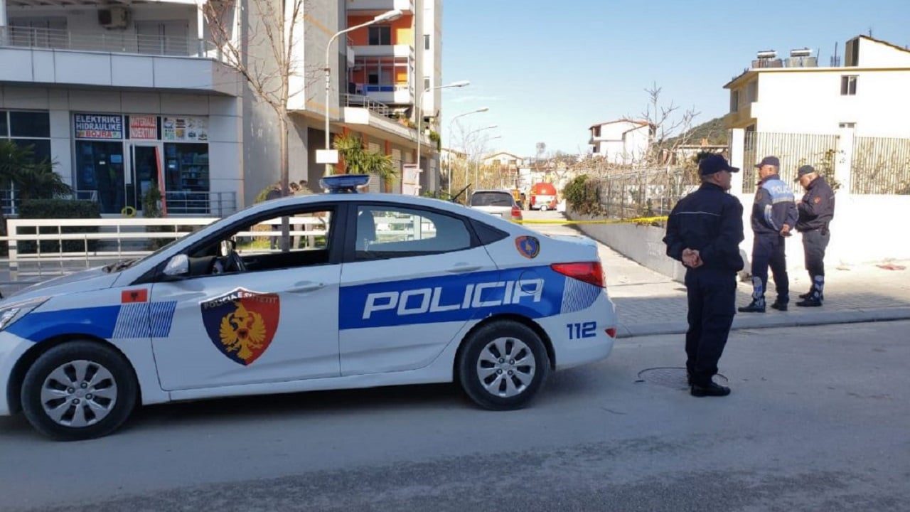 Plagosën policët në Vlorë/ Gjykata merr këtë vendim për dy shtetasit