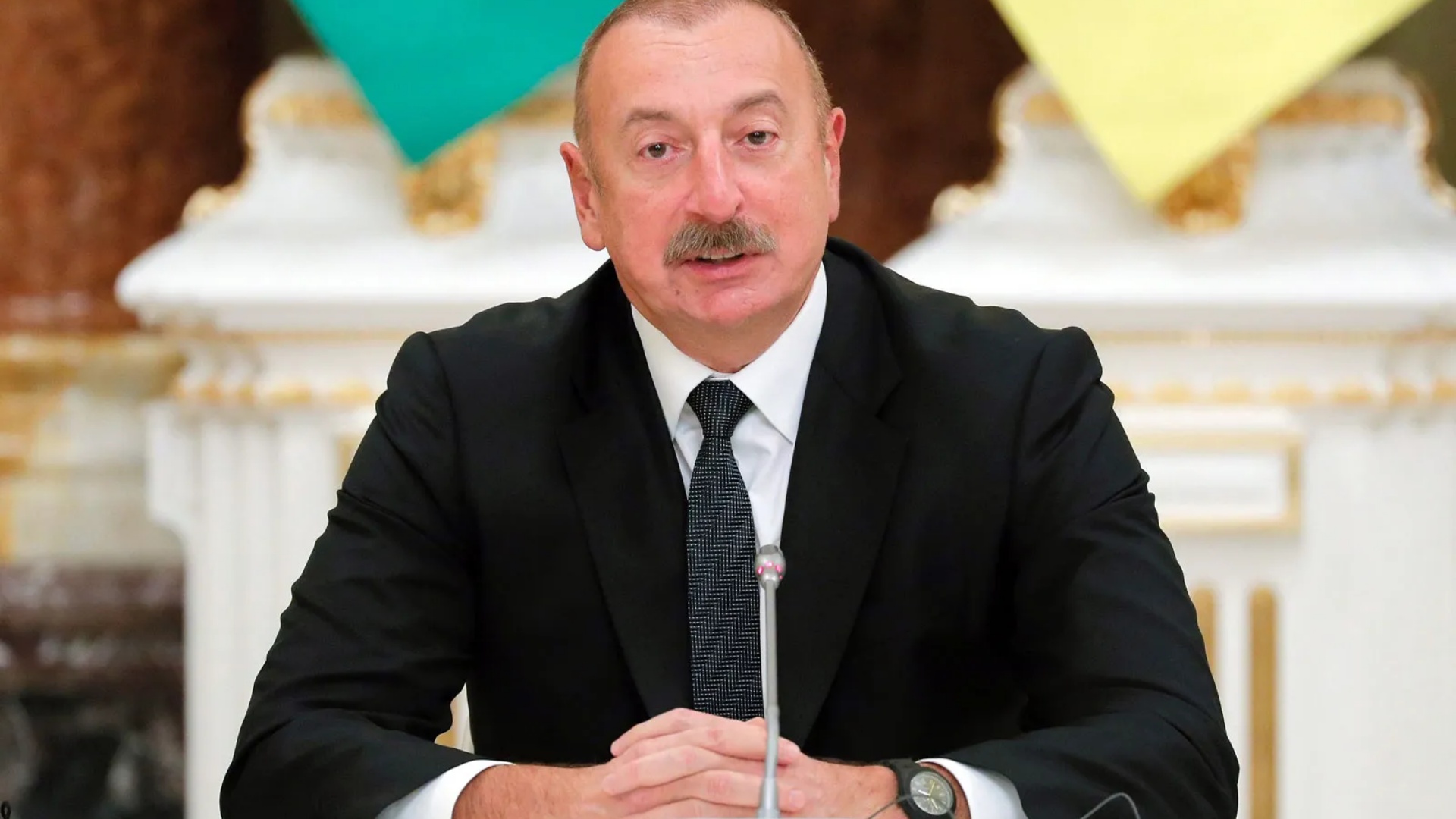 Presidenti i Azerbaixhanit zotohet ‘të ndihmojë territoret e jashtme franceze për të fituar pavarësinë’ !