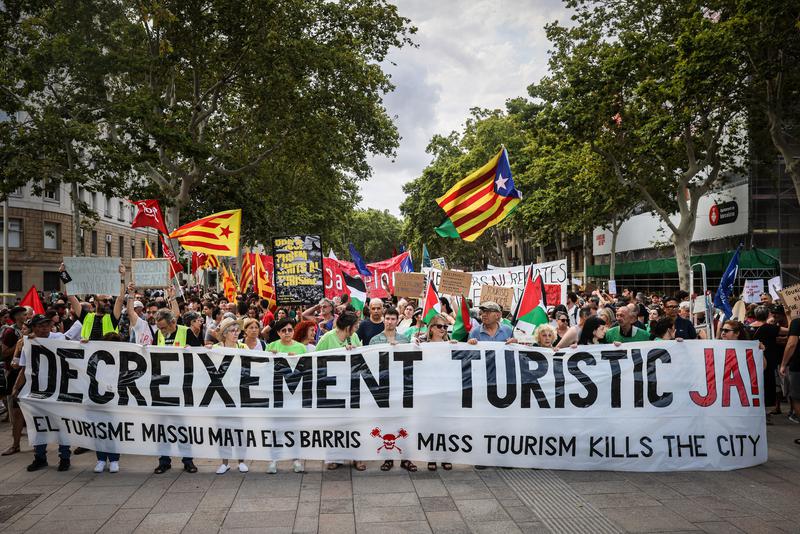 Protestë kundër turizmit masiv në Barcelonë, banorët: Po rriten çmimet!