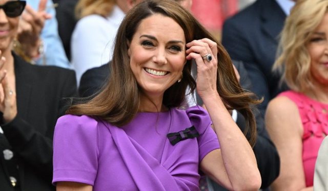 Pse Kate Middleton zgjodhi të vishte ngjyrë vjollce në paraqitjen e saj të fundit