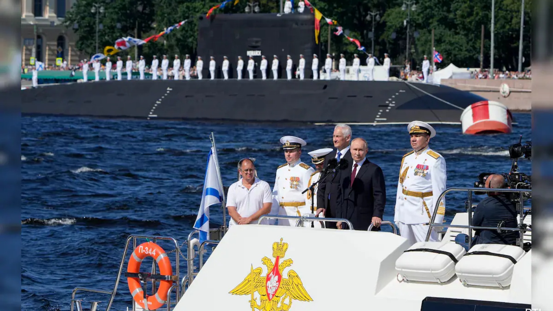 Rusia mban paradë të flotës detare në Shën Petersburg (VIDEO)