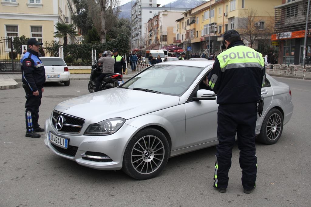 Shpejtësi, alkool e celular në timon, rreth 9 mijë gjoba për një javë në Tiranë!