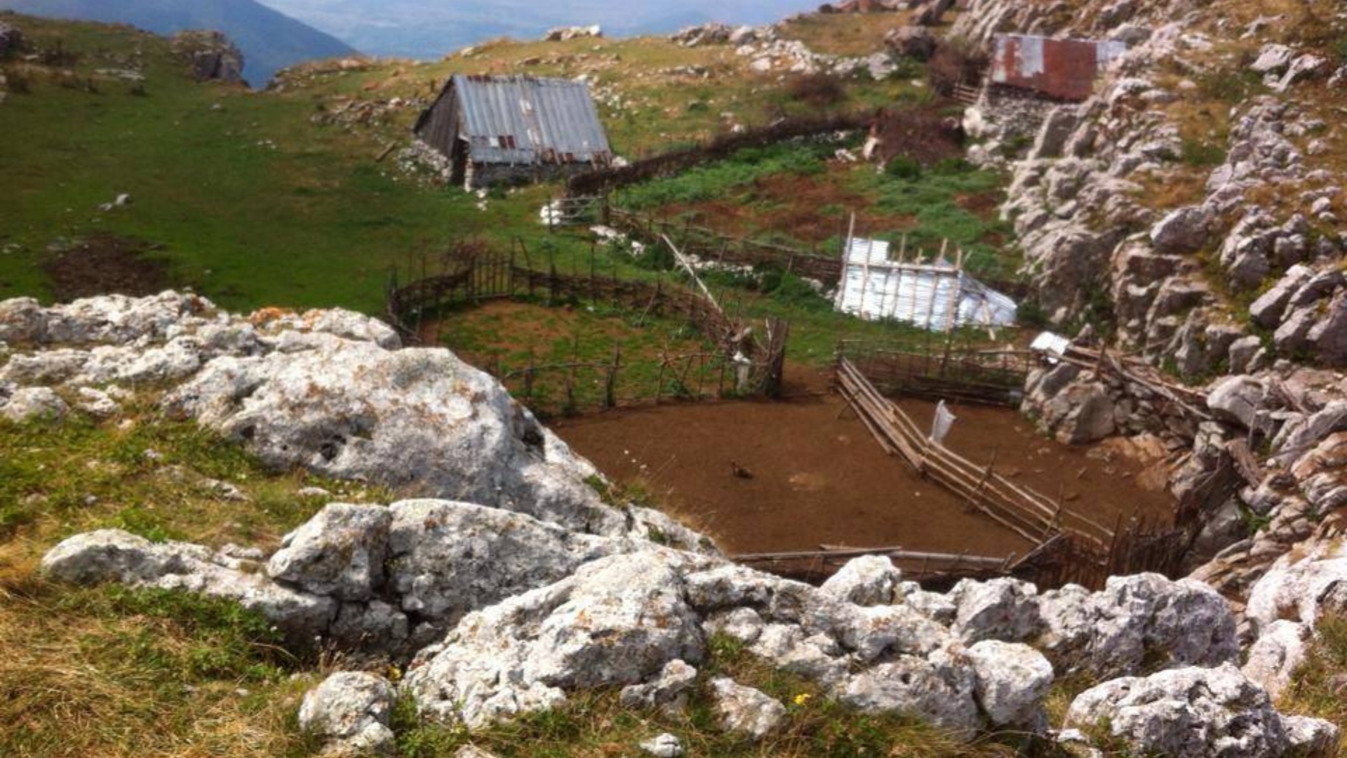 Vranë bariun 17 vjet më parë, dënohen me nga 18 vite burg dy autorët!