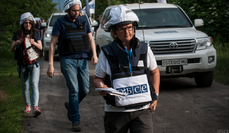 Zyrtari i OSCE burgoset ‘për spiunazh’ në zonat e ankesuara në lindje të Ukrainës!