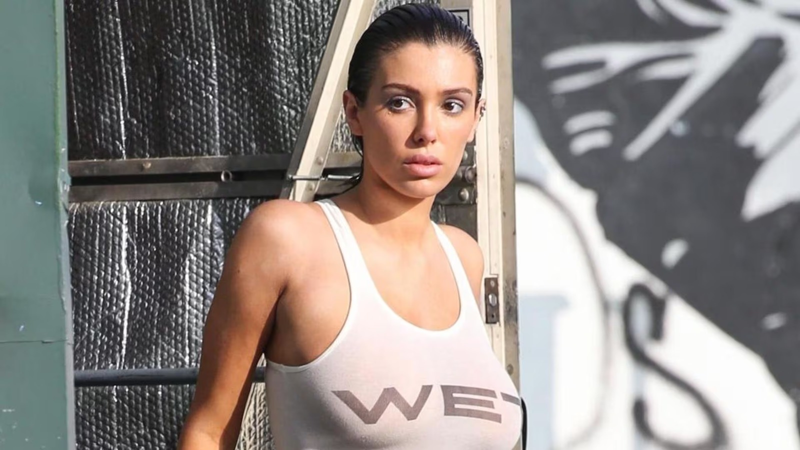 Bianca Censori, nuk njeh censurë! Shfaqet nudo rrugëve të LA krah Kanye!