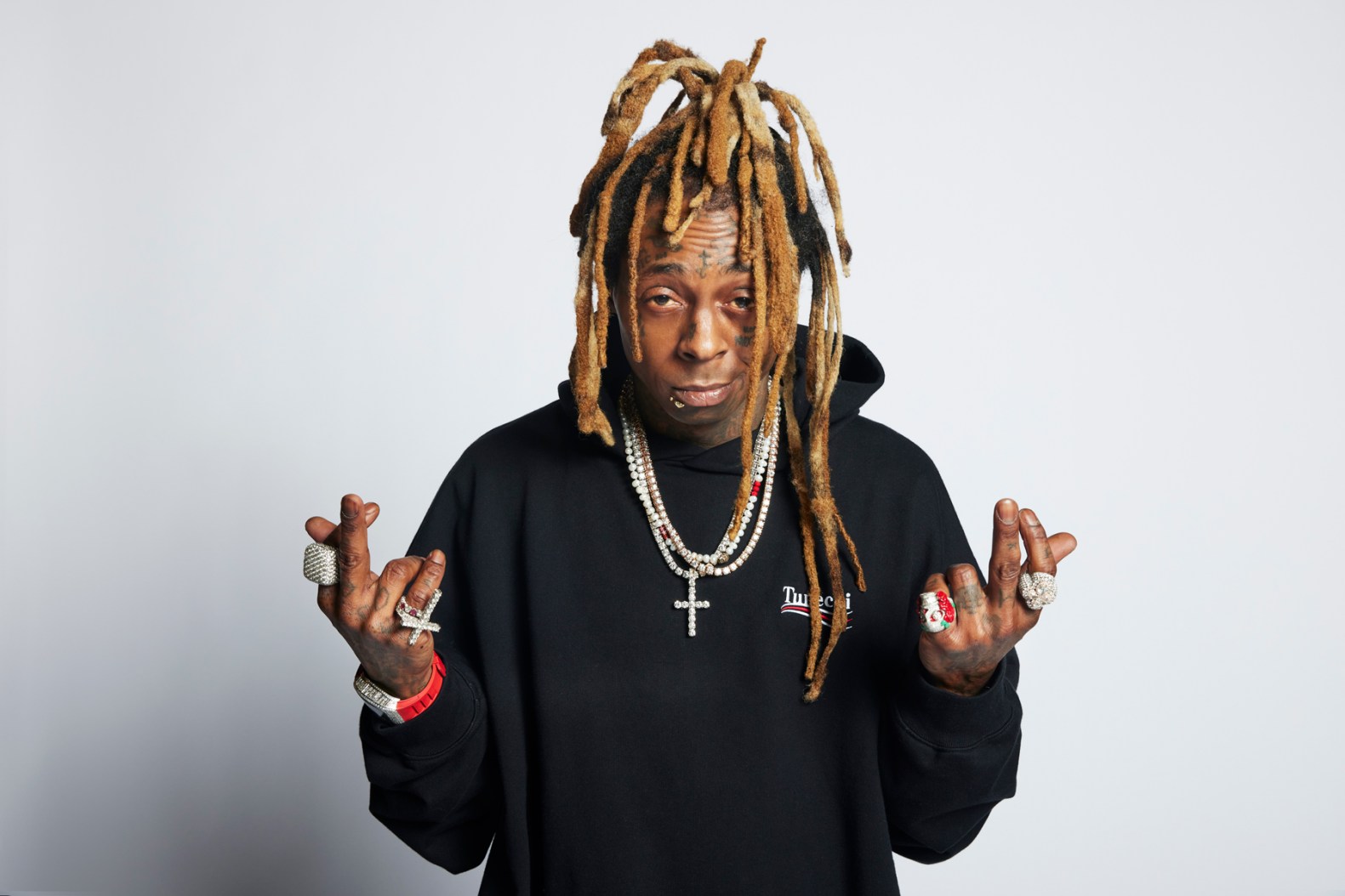 Del në ankand fletorja me tekstet e Lil Wayne!