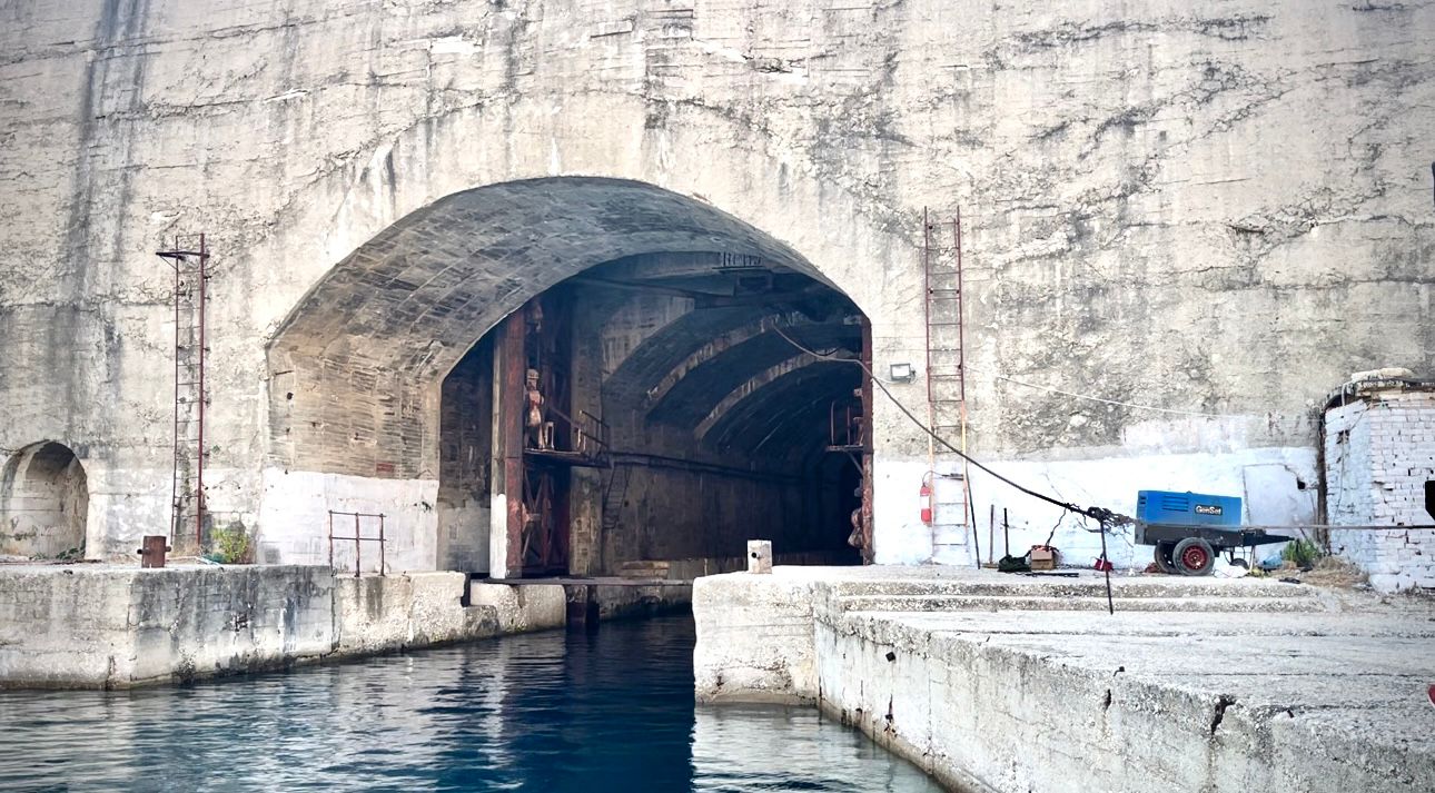 Hapet porta e tunelit të fortifikuar të Porto Palermos/Pas 32 vjetësh!