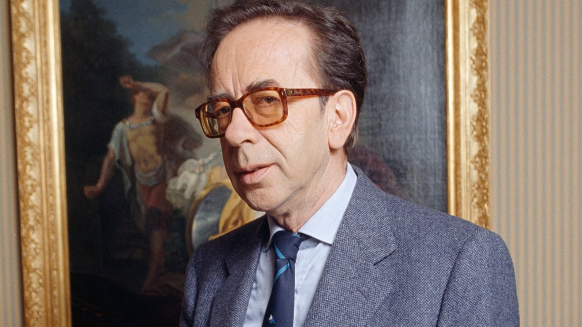 “I kërkoi Franca, por ishte amaneti i tij të qëndronin në Shqipëri…”/Dorëshkrimet e Ismail Kadaresë do të ruhen në Drejtorinë Arkivave!