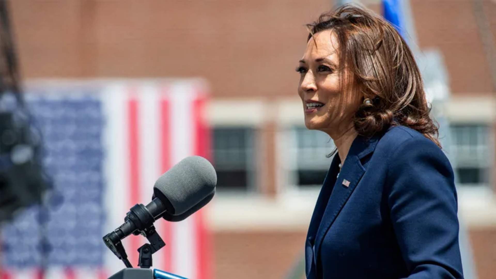 Kamala Harris mbledh 310 milionë dollarë në korrik, dyfishi i ish-presidentit Trump!