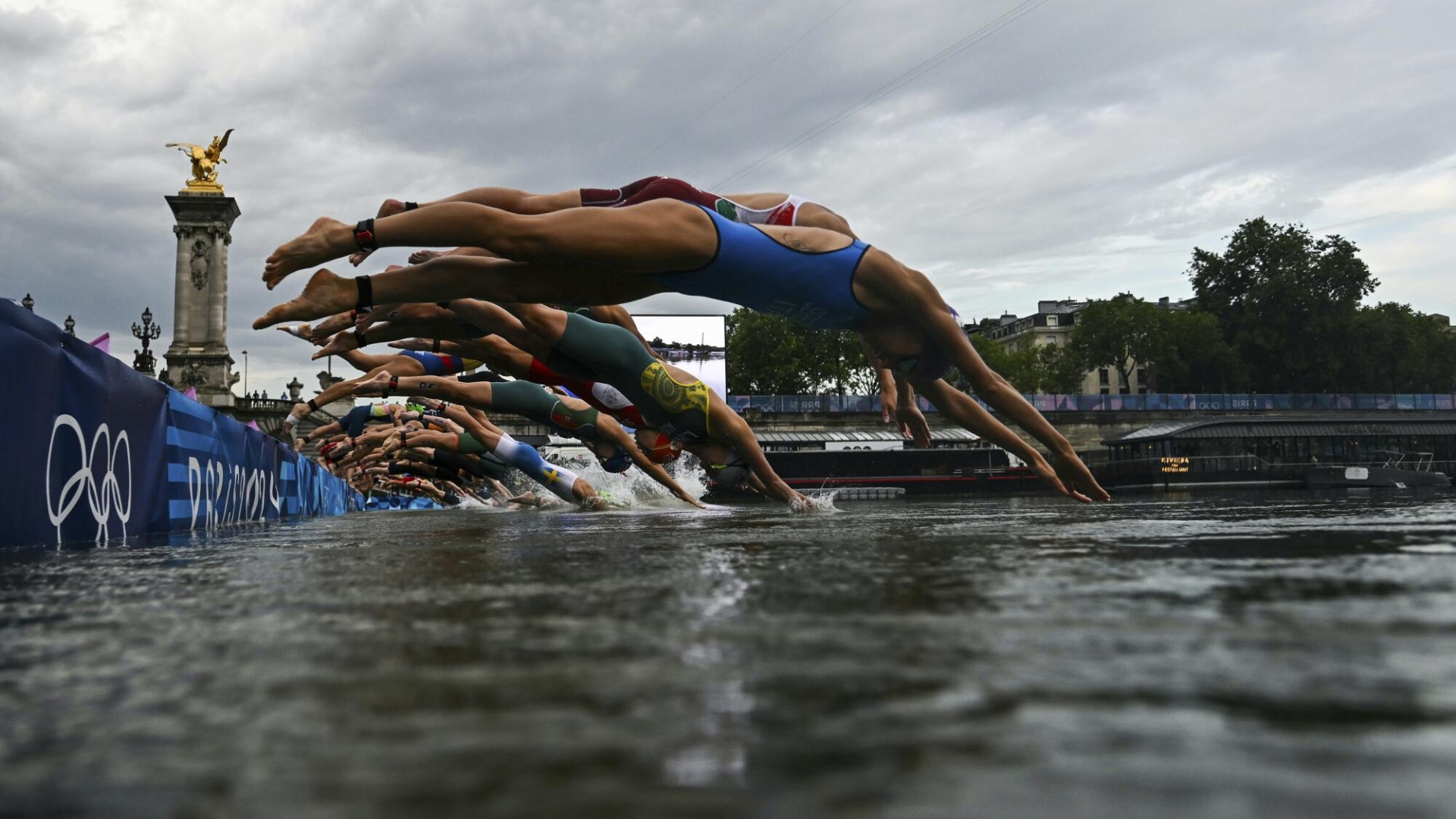 Lojërat Olimpike të Parisit/ Shqetësimet për cilësinë e ujit në lumin Senë, anulohet prova për maratonën e notit!