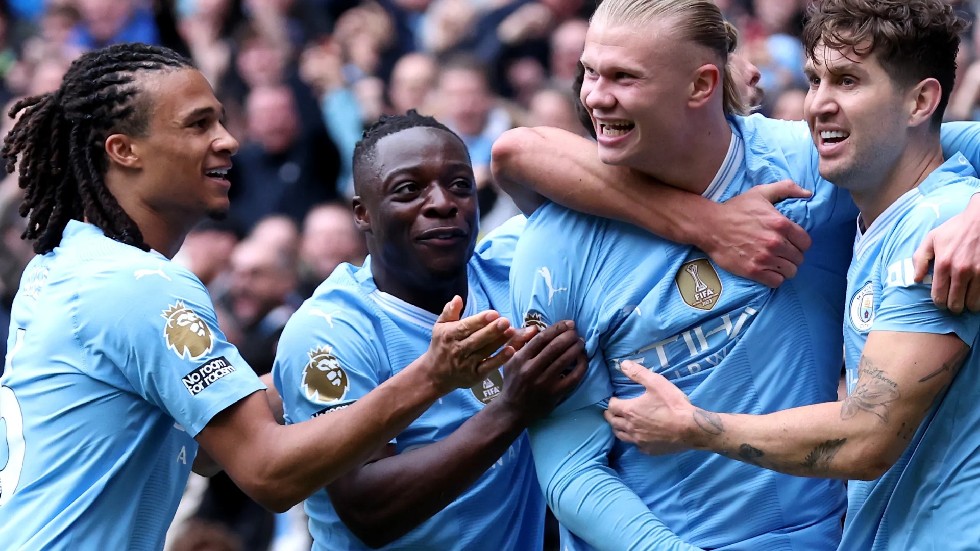 Manchester City është superkampione e Anglisë, mposht falë penalltive rivalët e United dhe ngre në Wembley trofeun e parë të sezonit!