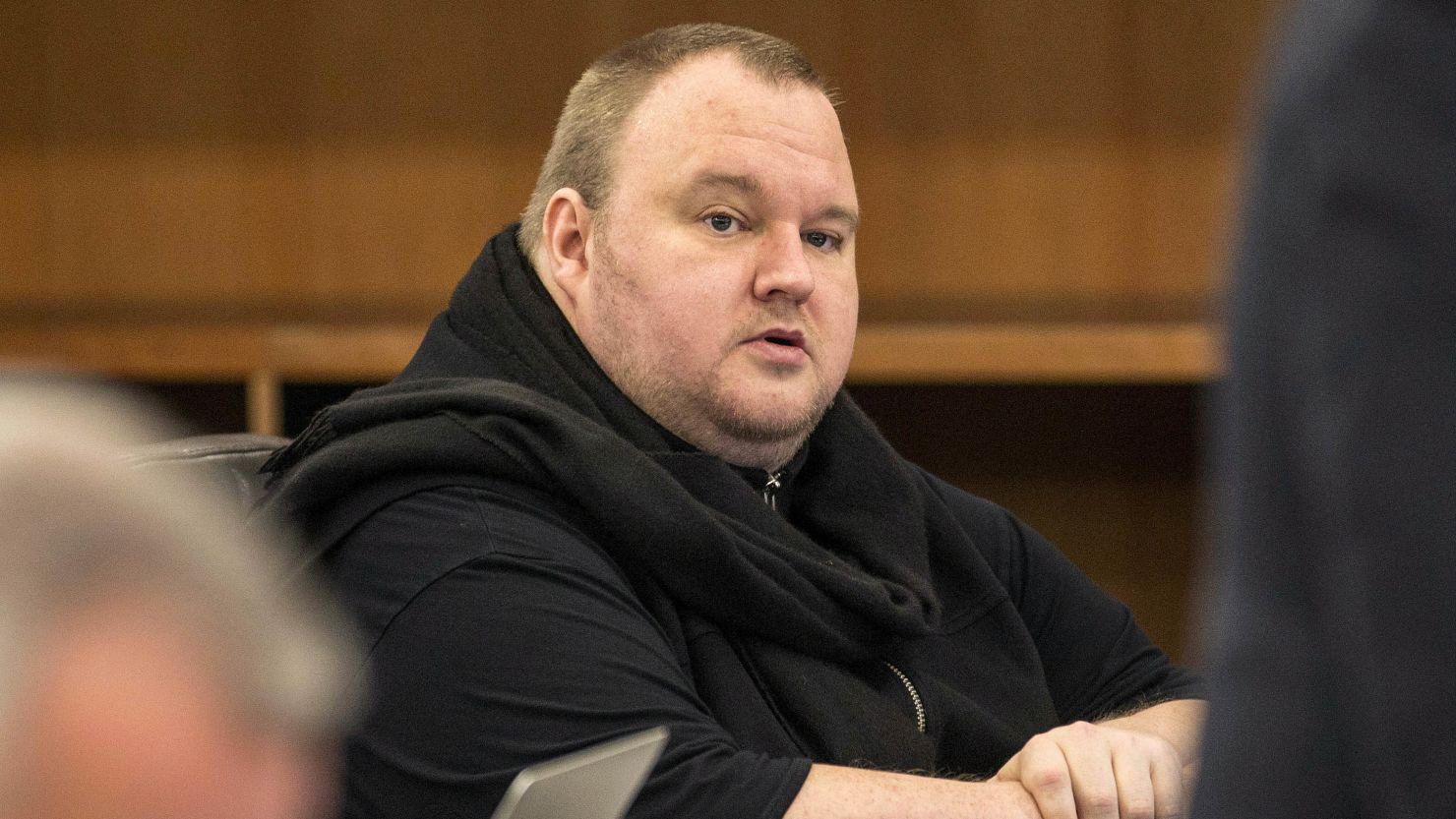 Manjati i internetit Kim Dotcom ekstradohet në Amerikë, “mbreti” që fiton 115 mijë dollarë në ditë!